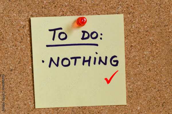 Empty schedule. Nothing to do today. Yellow note on a pin board